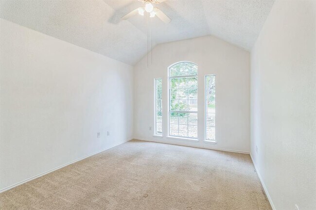 Building Photo - 800 Mountain Ridge Dr