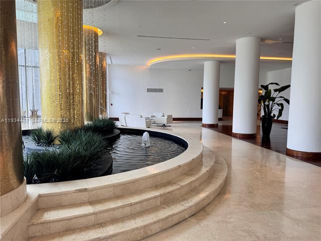 Building Photo - 5161 Collins Ave