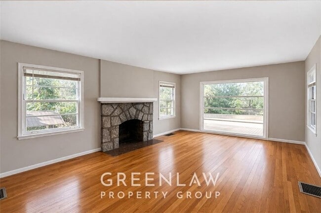 Building Photo - 1944 Lyle Ave