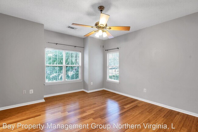 Building Photo - 1705 Lake Shore Crest Dr