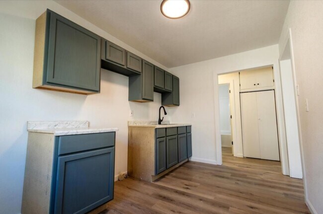 Building Photo - 614 N Osage St