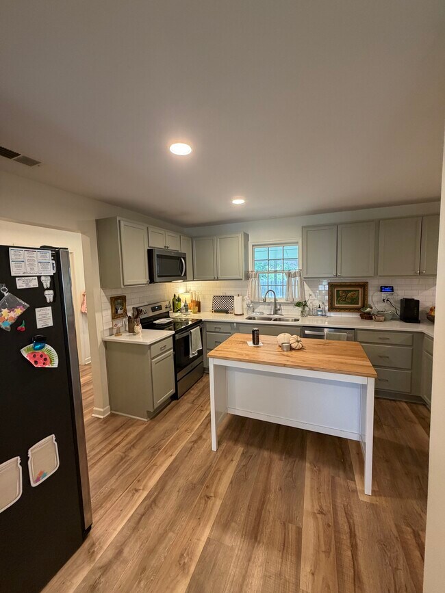 Building Photo - 1946 Corbin Rd