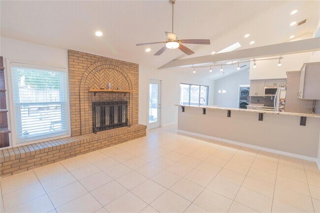 Building Photo - 3908 Rosedale Dr