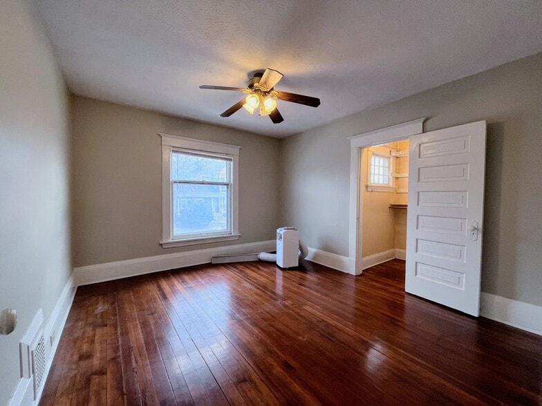 Building Photo - 709 Lafayette Ave SE