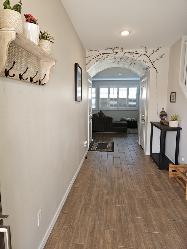 Building Photo - 880 S 150th Dr