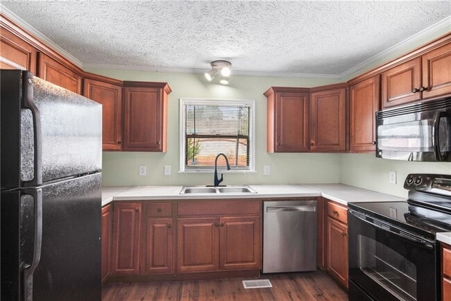 Building Photo - 2051 College Ave NE