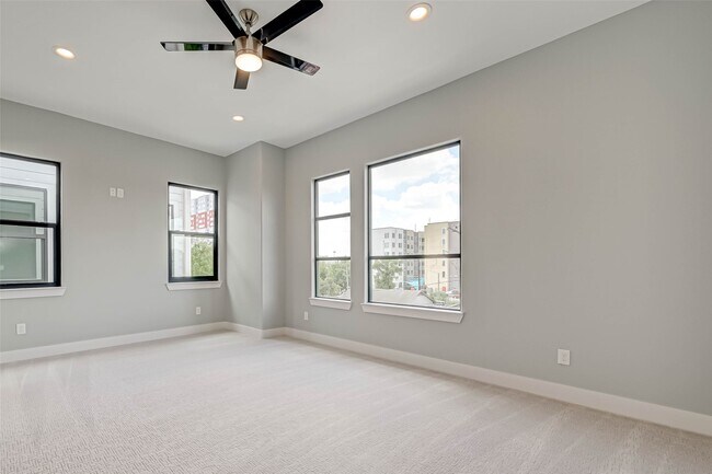 Building Photo - 3503 Anita St