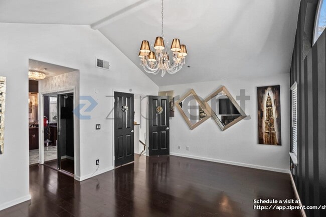 Building Photo - 2927 Sorrento Way