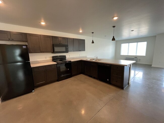 Building Photo - 1525 Windrow Dr