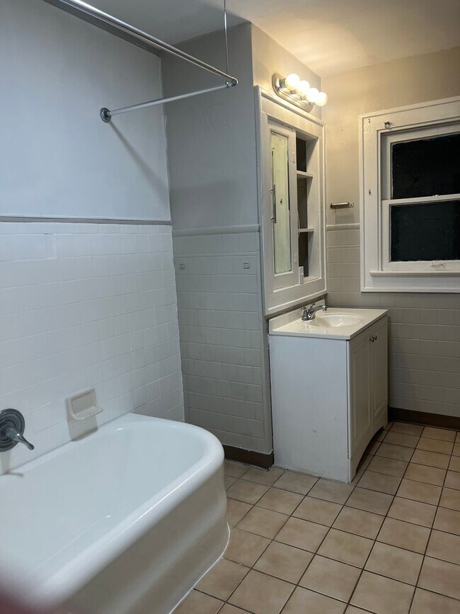 Building Photo - 738 N Chester Ave