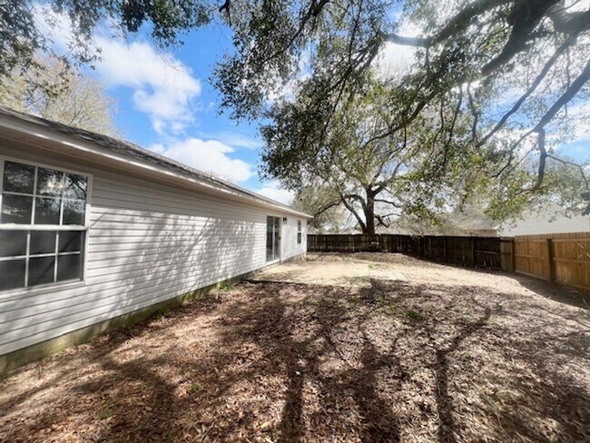 Building Photo - 3200 Skynight Dr