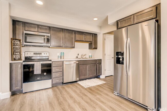 Building Photo - 2161 Washington Ave