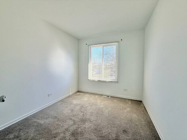 Building Photo - 1363 Andover Dr