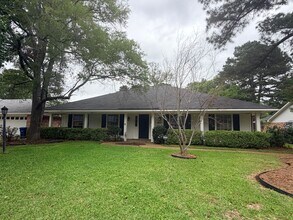 Building Photo - Gorgeous 4 Bedroom Home in Ellerbe Woods