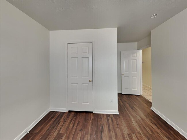 Building Photo - 10719 Scenic Dr