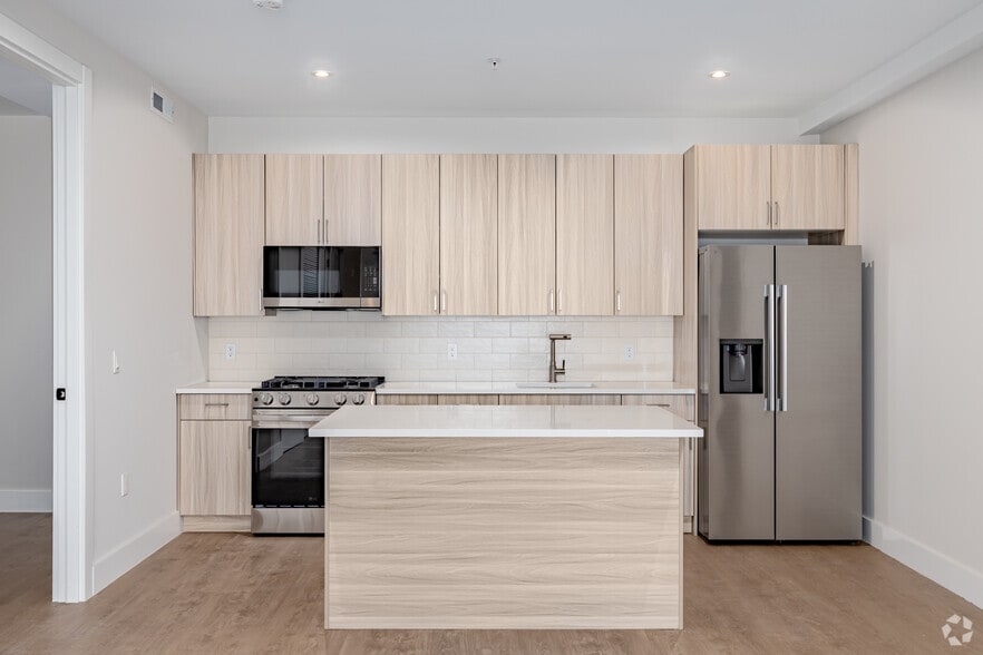 3BR, 2BA - 1,061SF - Kitchen - 39 Lexington Ave