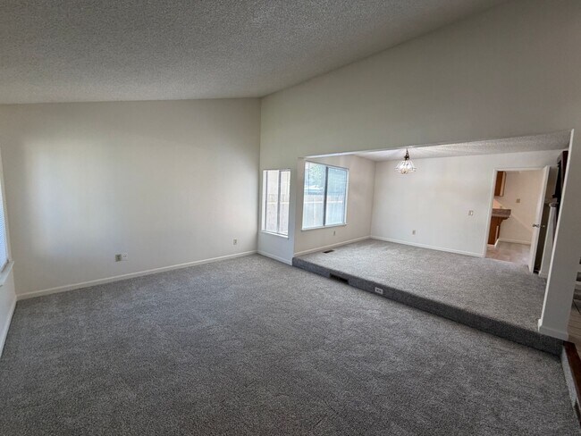 Building Photo - 872 Shellwood Way