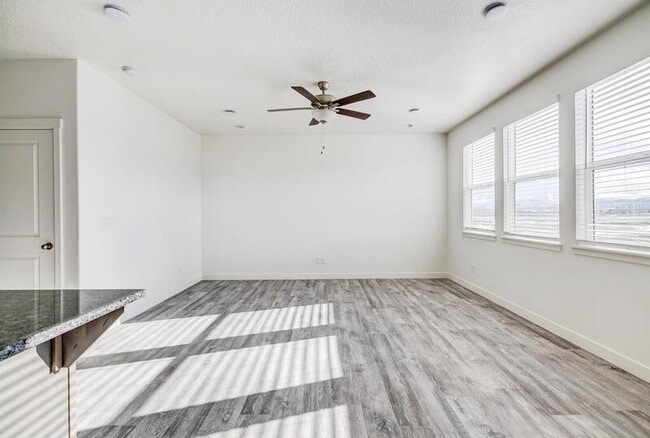 Building Photo - 803 N Hilltop Dr