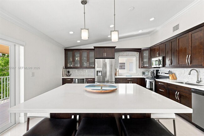 Building Photo - 203 Gulfview Dr