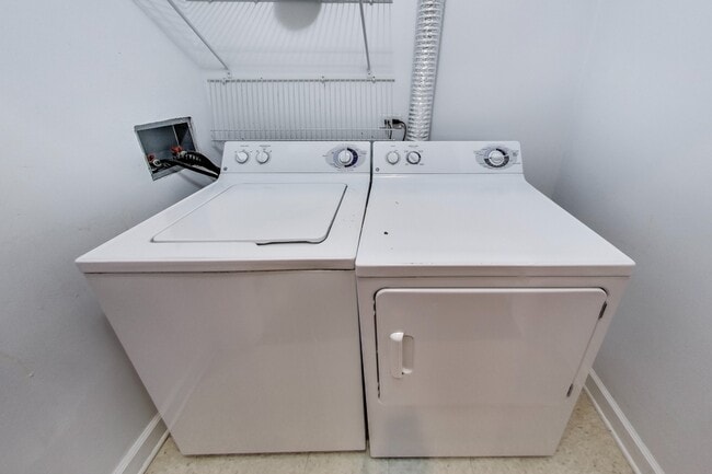 Building Photo - Available July 1st - 3 Bedroom in Wicker Park