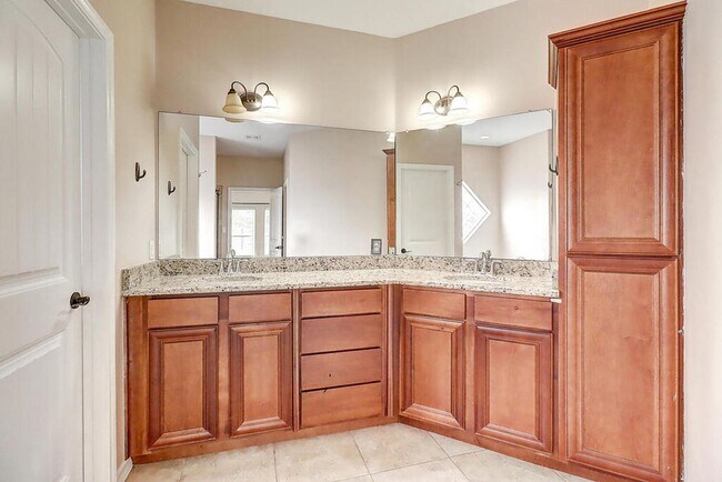 Building Photo - 2614 Wool Dr