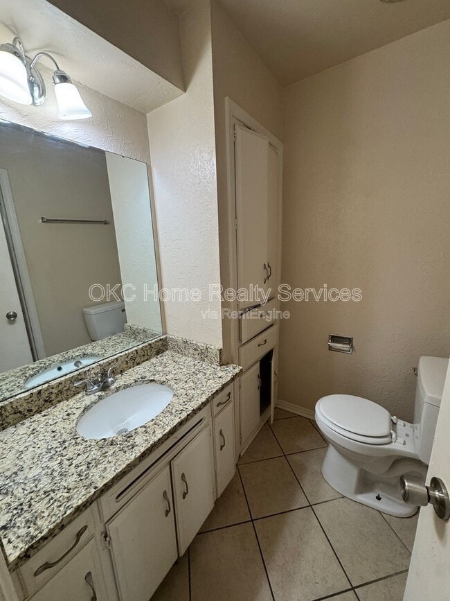 Building Photo - 3600 Willow Springs Dr