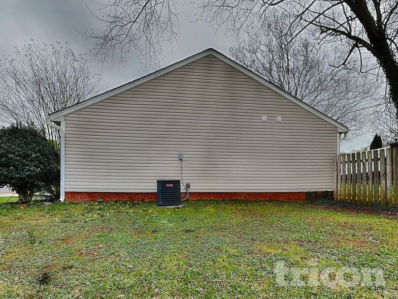 Building Photo - 967 Ashland Ave