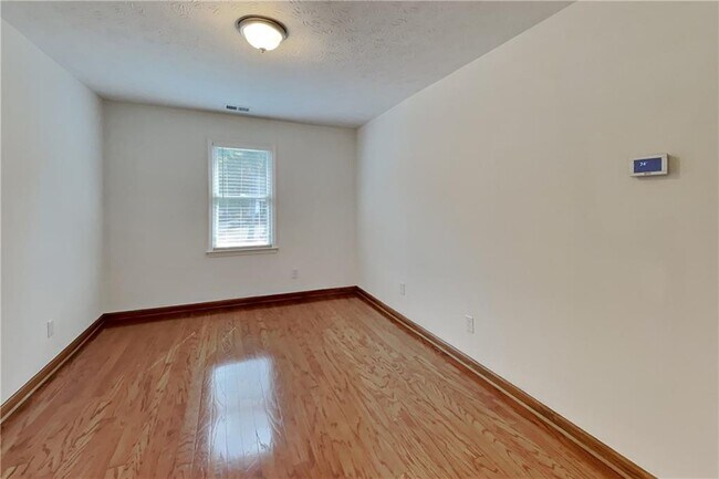 Building Photo - 4709 Crest Knoll Dr SW