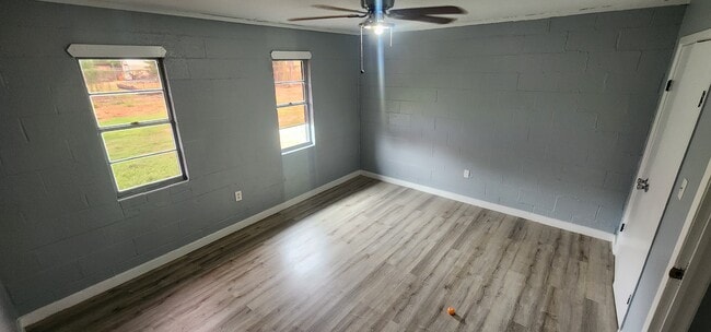 Building Photo - 1013 Reynosa St