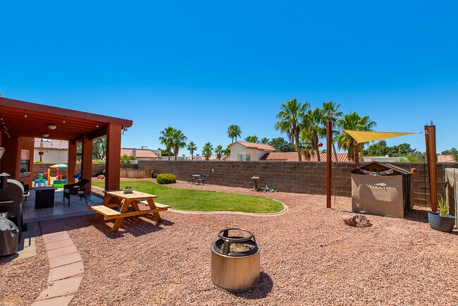 Building Photo - 10213 S Del Rey Dr
