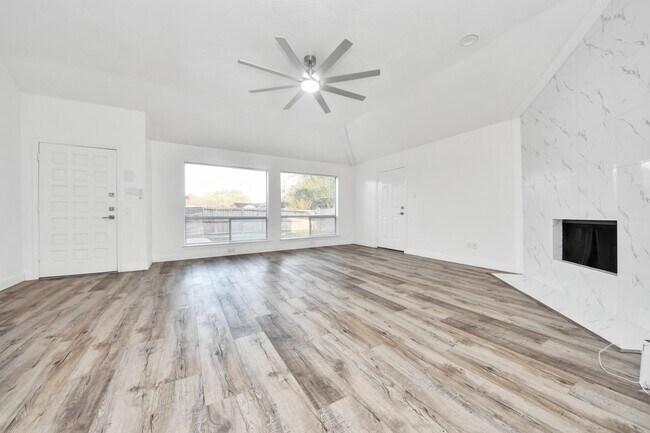 Building Photo - 11627 Bowlan Ln