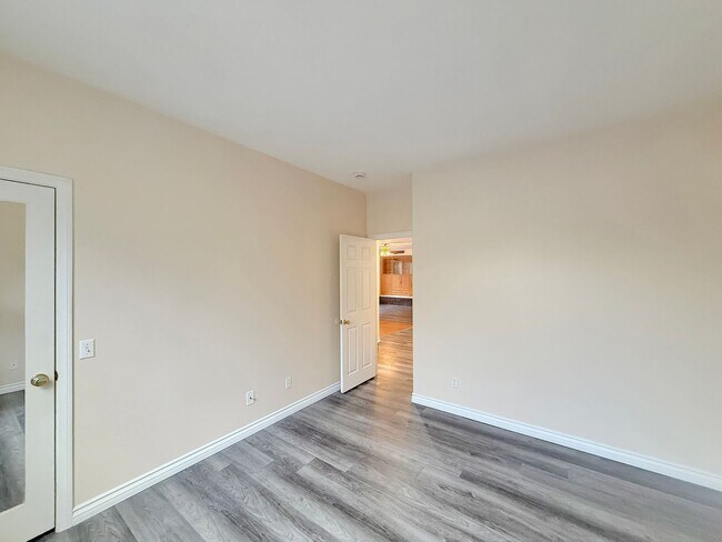 Building Photo - Beautiful 5B/3BA Home in Vista Available for Rent!