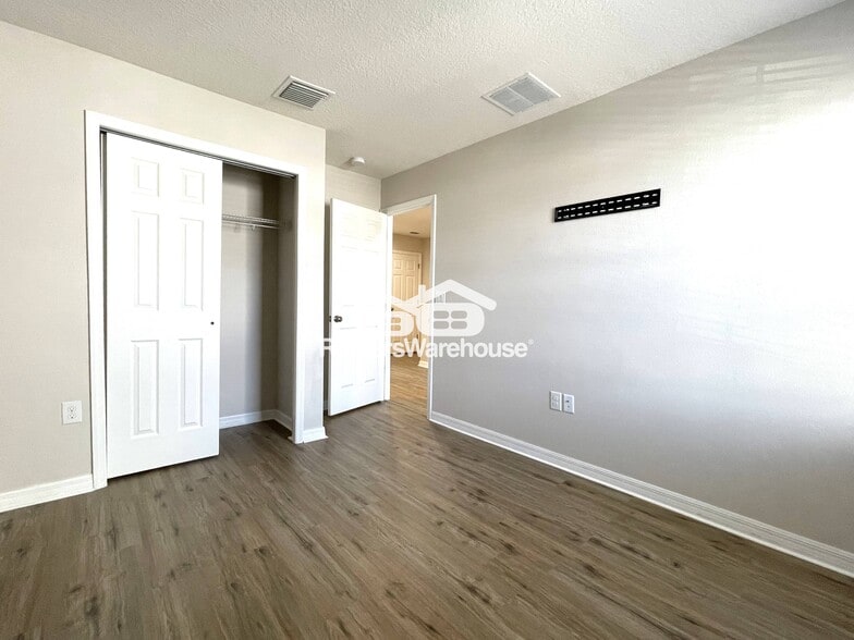 Building Photo - 7025 Grand Elm Dr