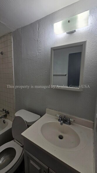 Building Photo - 1459 W 20th St