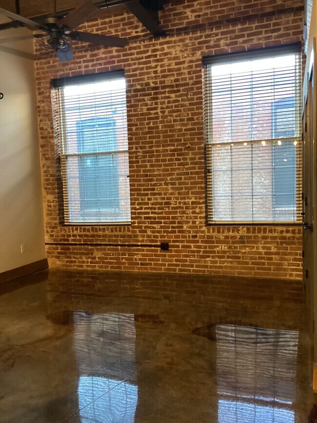 Building Photo - 1 Bedroom 1 Bathroom Apartment in Red Lion, PA