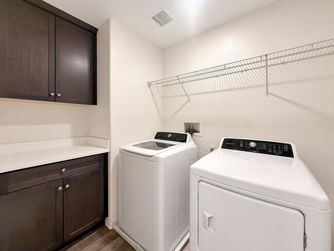 Building Photo - Stunning 3B/2.5BA Home in Murrieta for Rent!