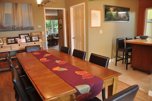 Building Photo - 5747 Clematis Dr