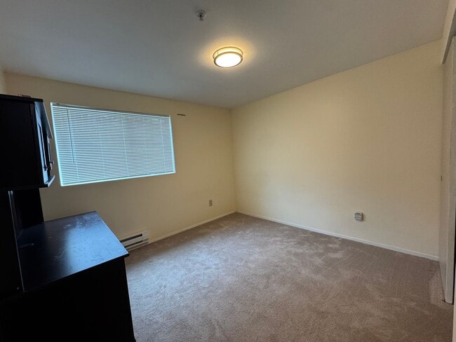 Building Photo - Comfortable & Convenient Condo in Renton