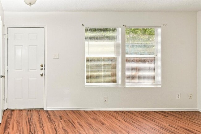 Building Photo - 6906 Deep Cir