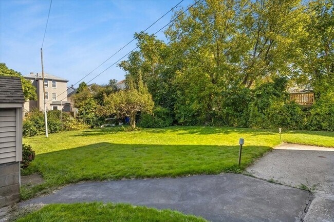 Building Photo - 576 Slade St