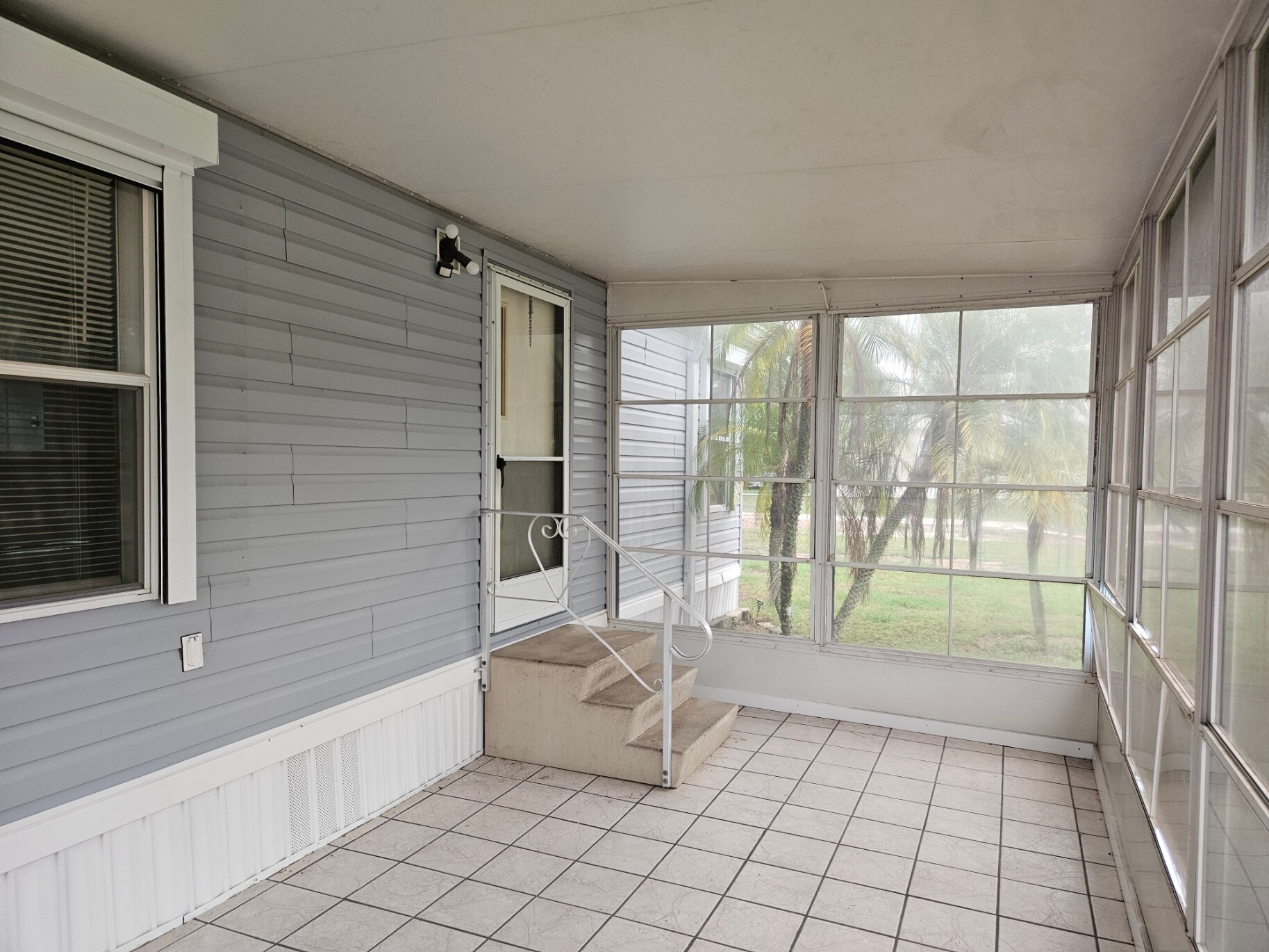 Screen Porch - 4995 Spiral Way