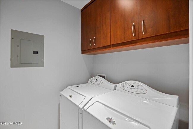 Building Photo - 4820 E Cottontail Run Rd