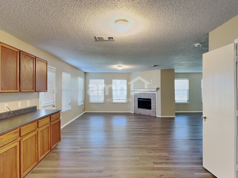 Building Photo - 321 Quail Run Rd