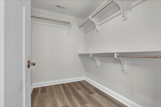 Building Photo - 4 bedroom, 3.5 bath Hampstead home in Sanc...