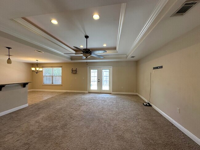 Building Photo - 516 Grand Ridge Dr