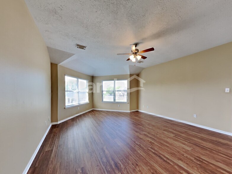 Building Photo - 9419 Stoneridge Canyon Ln