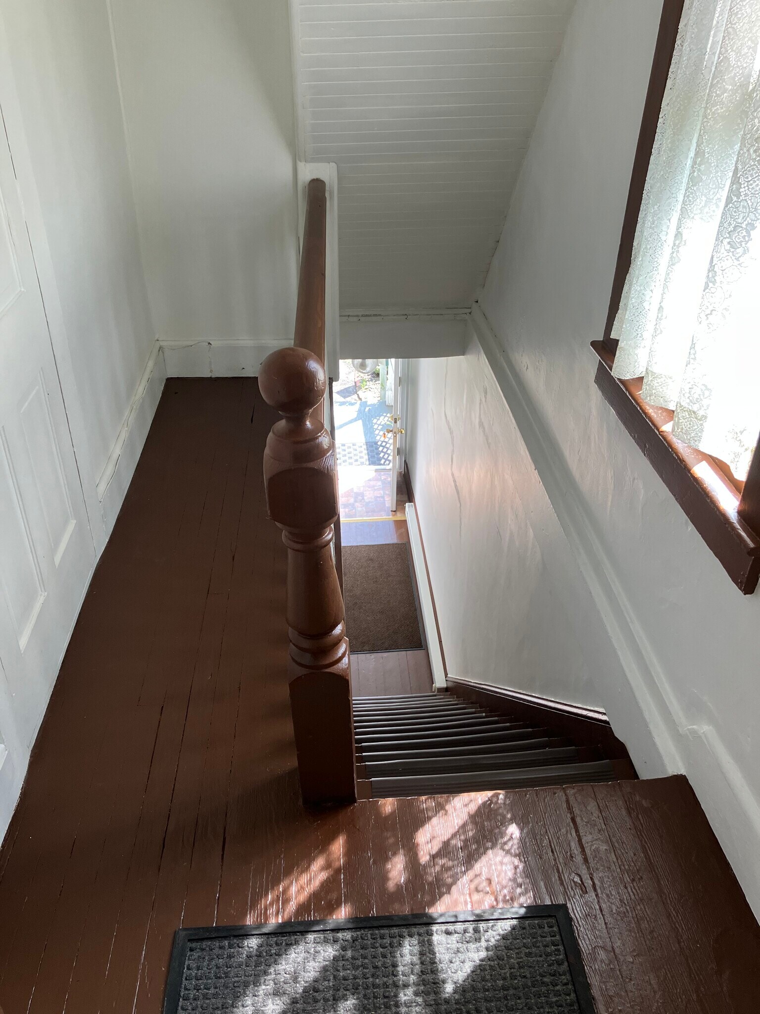 Top Landing - 1025 Willow St