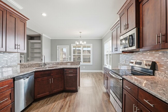 Building Photo - 870 Nor-Am Rd