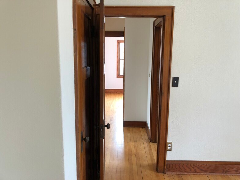 bedroom 1 looking out towards bedroom 2. - 623 S 60th St