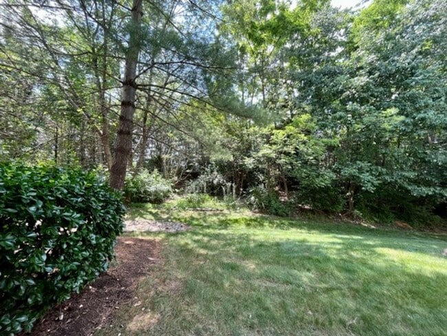 Building Photo - Beautiful 3 BR 2 FB condo with its own garage and driveway